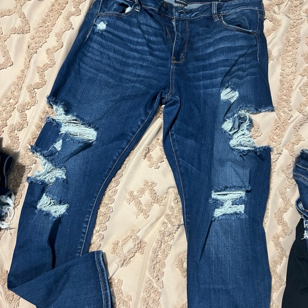 American Eagle Distressed Dark Blue Skinny Jeans